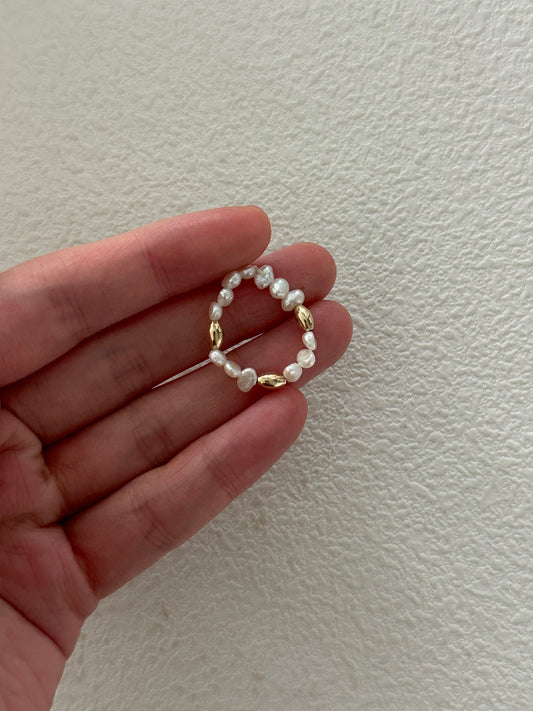 Golden Glimmer Pearl Ring